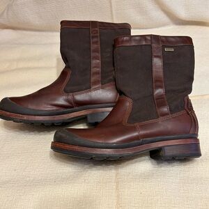 UGG Men's Dk BrnLeather and Fabric Boots. The lowest price that will be offered.
